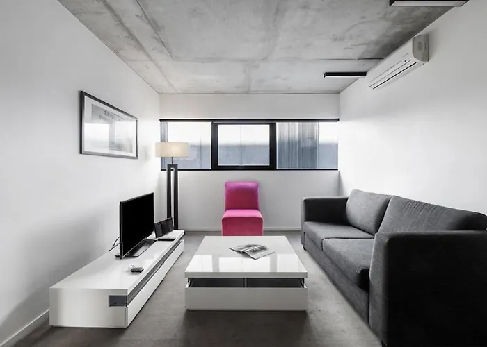 Refresh At Rhapsody - City-Fringe Contemporary